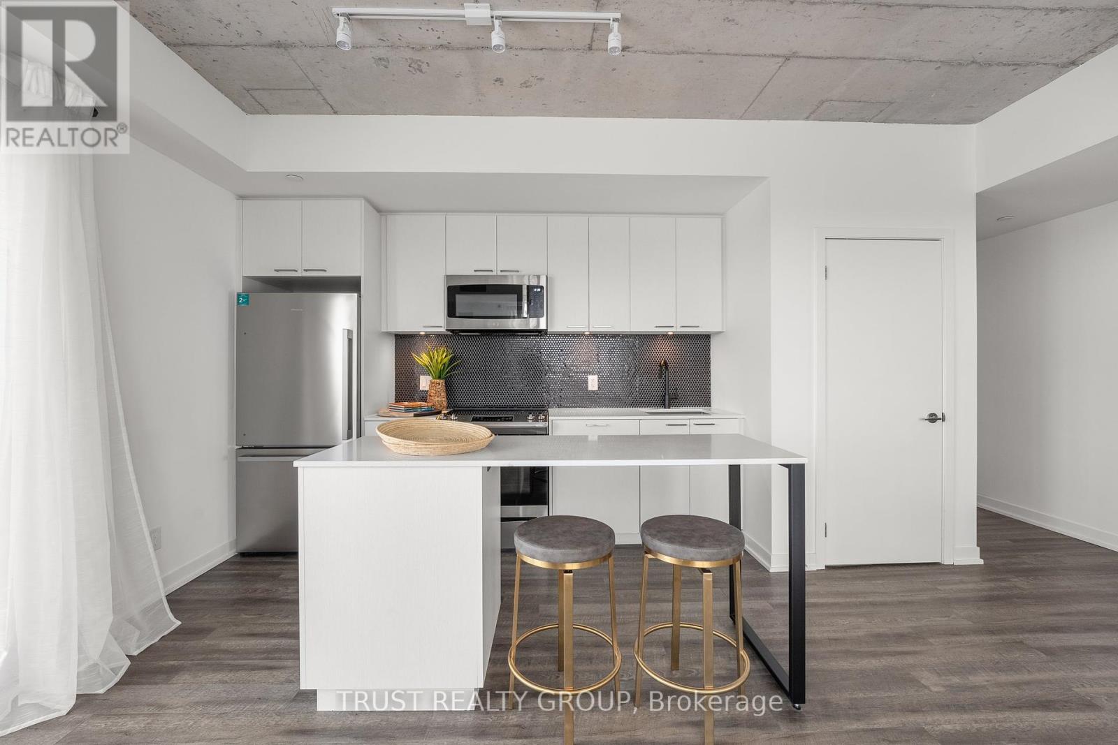 911 - 1808 St. Clair Avenue W, Toronto (Junction Area), Ontario  M6N 0C1 - Photo 5 - W12391404