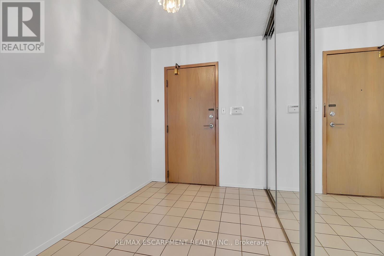 756 - 24 Southport Street, Toronto, Ontario  M6S 4Z1 - Photo 6 - W12391425