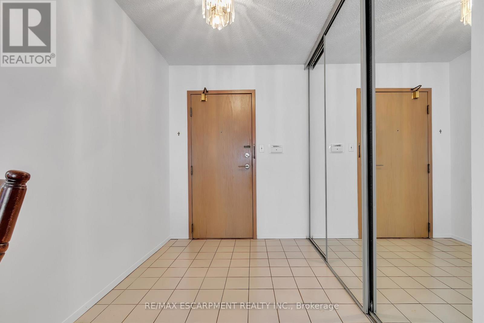 756 - 24 Southport Street, Toronto, Ontario  M6S 4Z1 - Photo 7 - W12391425