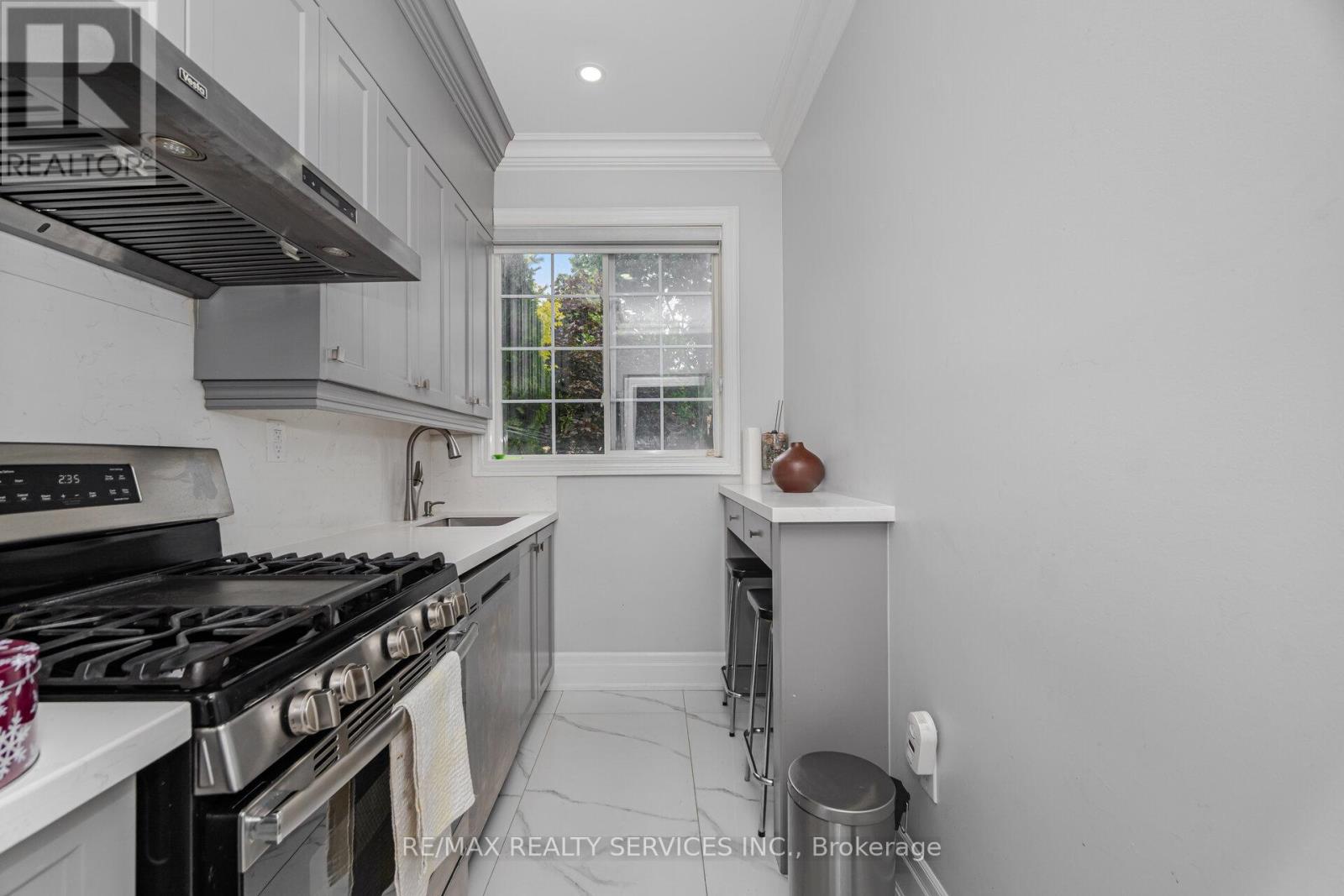 19 Richland Crescent, Brampton, Ontario  L6P 1M8 - Photo 18 - W12391456