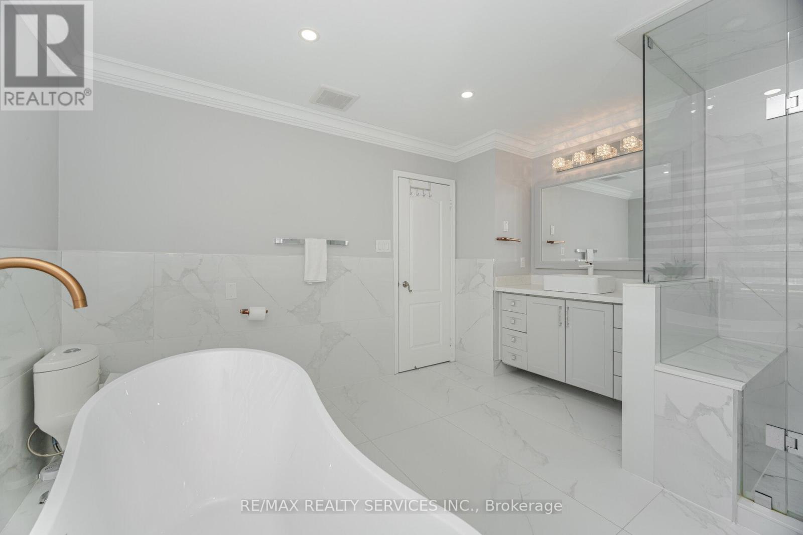 19 Richland Crescent, Brampton, Ontario  L6P 1M8 - Photo 28 - W12391456