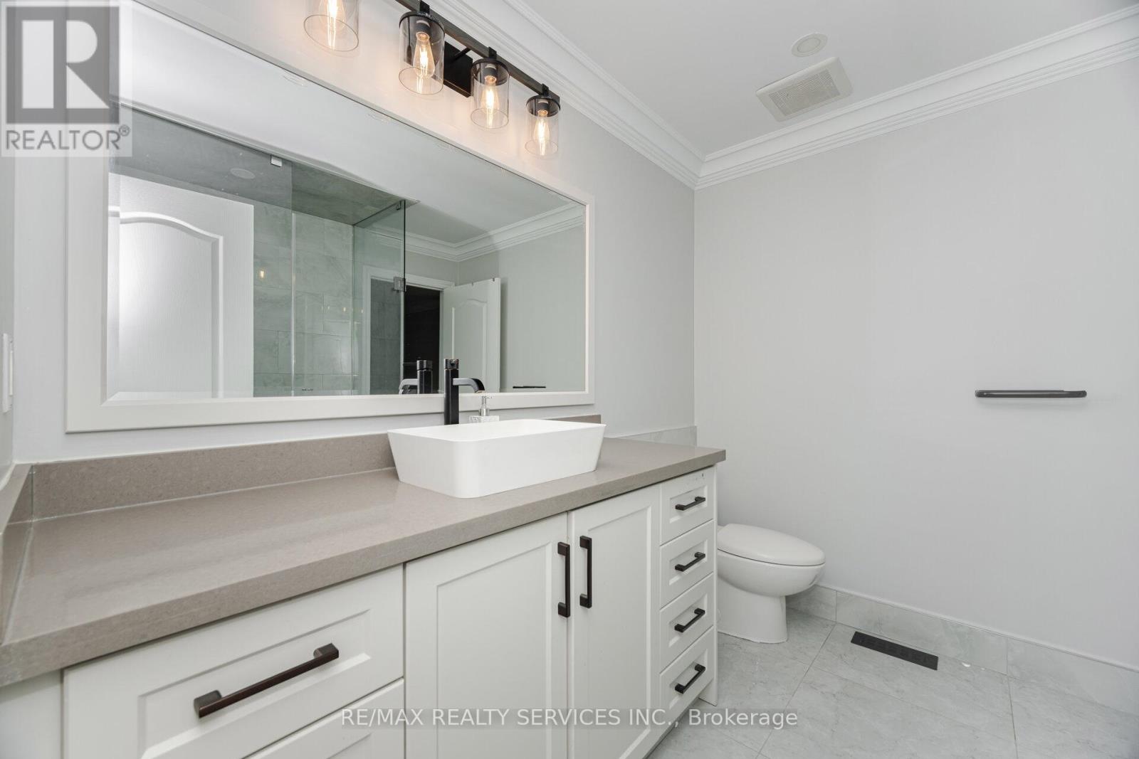 19 Richland Crescent, Brampton, Ontario  L6P 1M8 - Photo 34 - W12391456