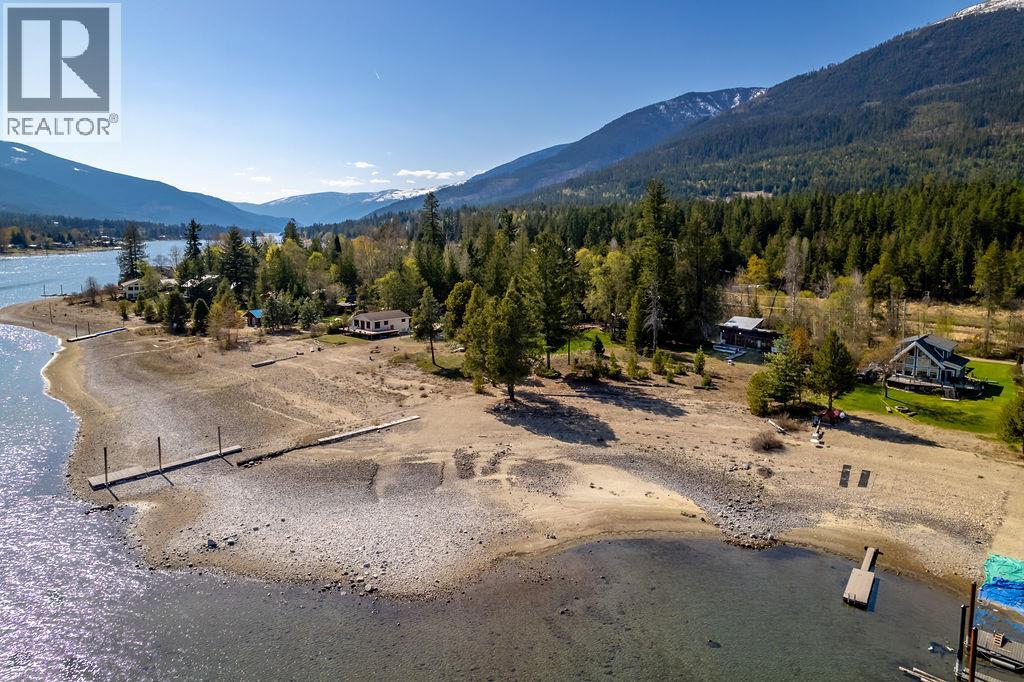 8902 Beach Street, Balfour, British Columbia