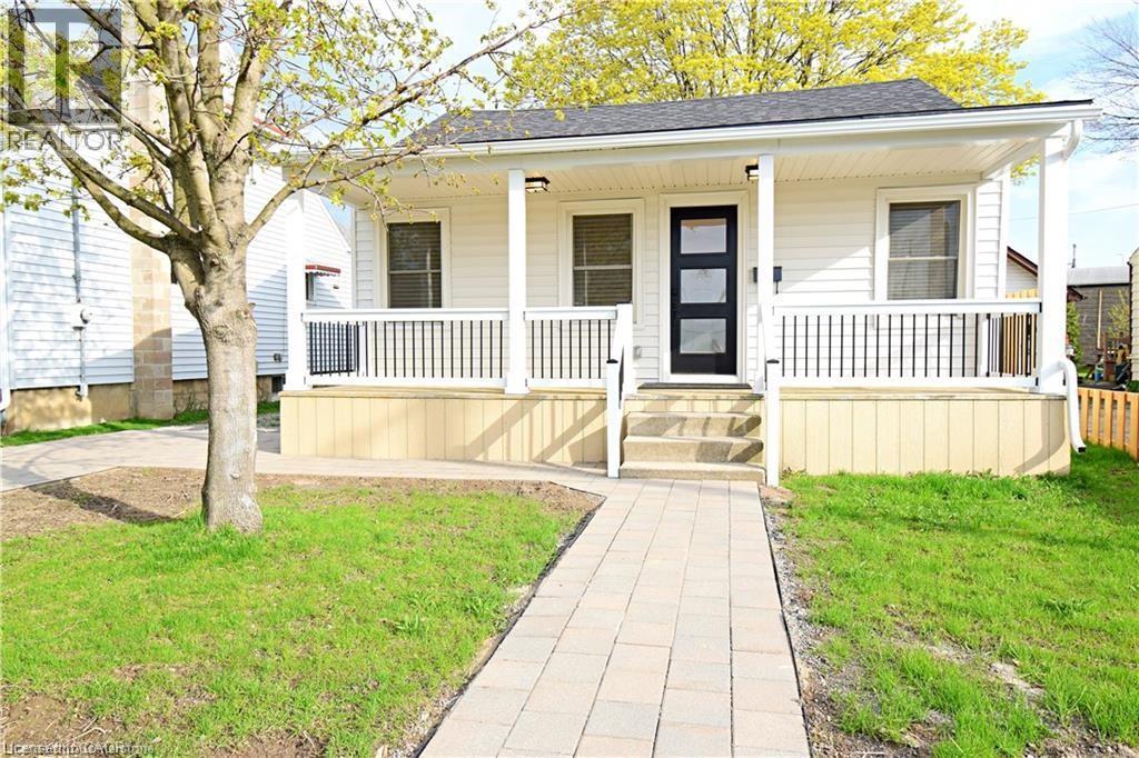 4 Lancaster Avenue, St. Catharines, Ontario  L2R 2R6 - Photo 1 - 40766930