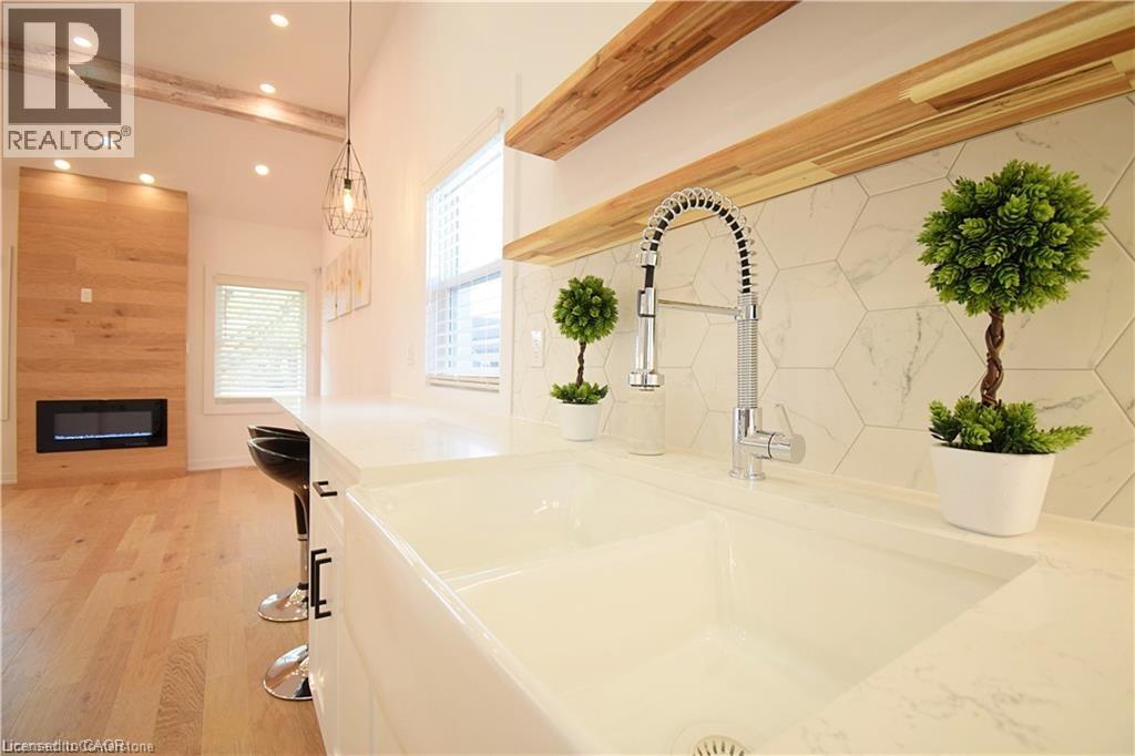 4 Lancaster Avenue, St. Catharines, Ontario  L2R 2R6 - Photo 15 - 40766930