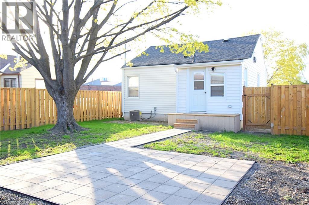 4 Lancaster Avenue, St. Catharines, Ontario  L2R 2R6 - Photo 24 - 40766930