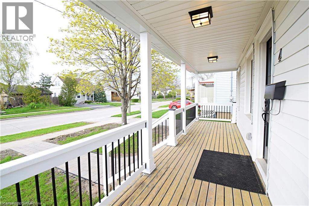 4 Lancaster Avenue, St. Catharines, Ontario  L2R 2R6 - Photo 4 - 40766930