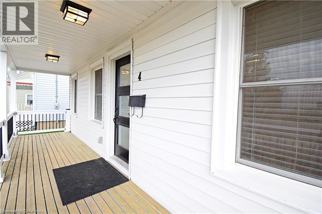 4 Lancaster Avenue, St. Catharines, Ontario  L2R 2R6 - Photo 5 - 40766930