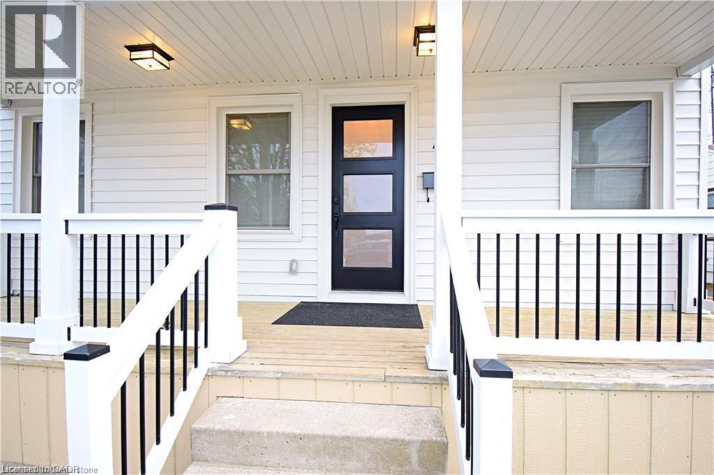 4 Lancaster Avenue, St. Catharines, Ontario  L2R 2R6 - Photo 6 - 40766930