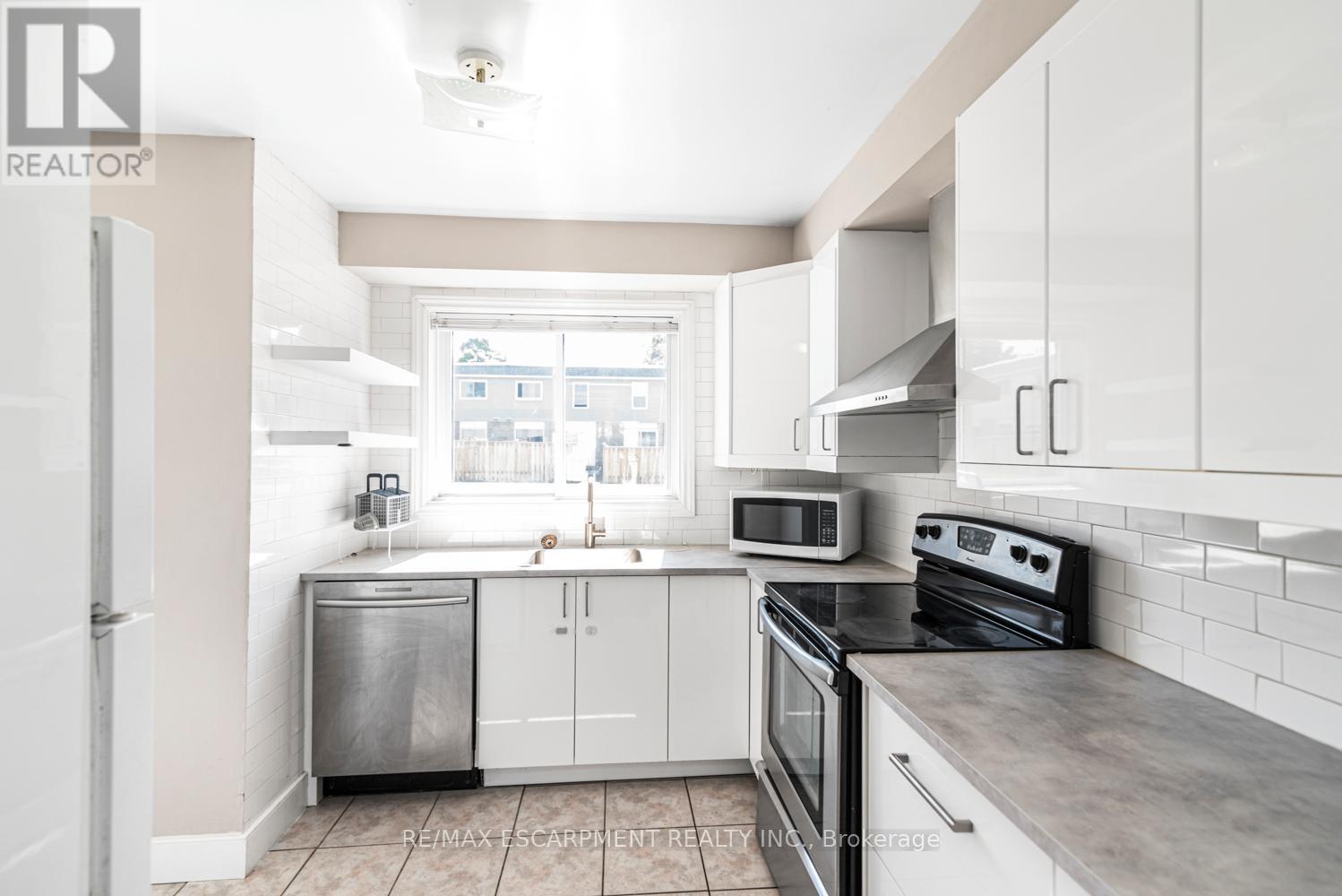 F - 25 Bryna Avenue, Hamilton, Ontario  L9A 4W9 - Photo 10 - X12391331