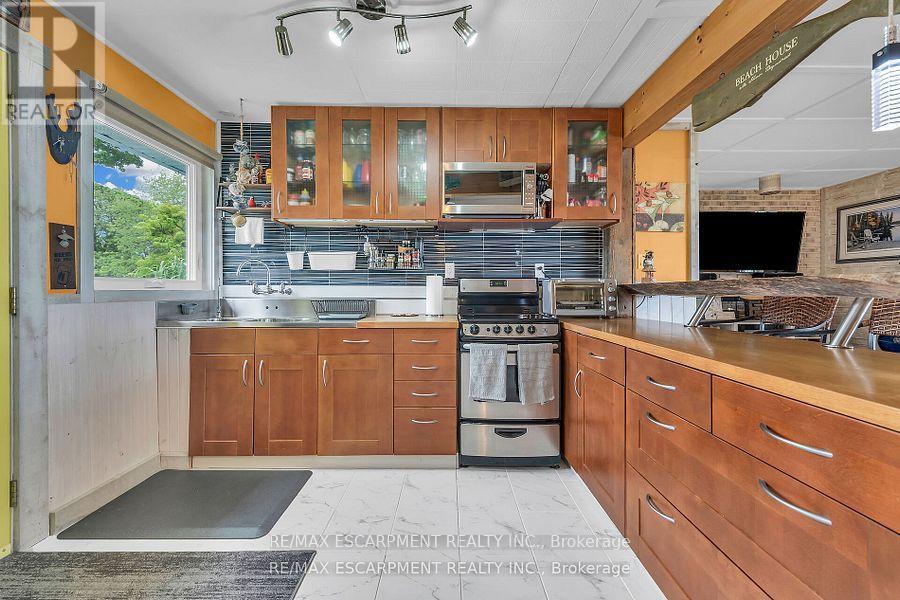 2090 Lakeshore Road, Haldimand (Dunnville), Ontario  N1A 2W8 - Photo 17 - X12391419