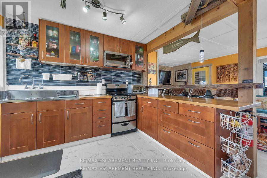 2090 Lakeshore Road, Haldimand (Dunnville), Ontario  N1A 2W8 - Photo 18 - X12391419