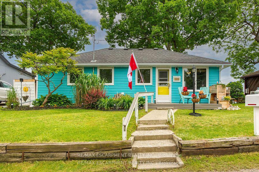 2090 Lakeshore Road, Haldimand (Dunnville), Ontario  N1A 2W8 - Photo 2 - X12391419