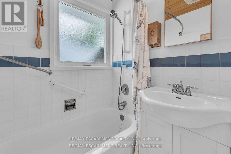 2090 Lakeshore Road, Haldimand (Dunnville), Ontario  N1A 2W8 - Photo 25 - X12391419