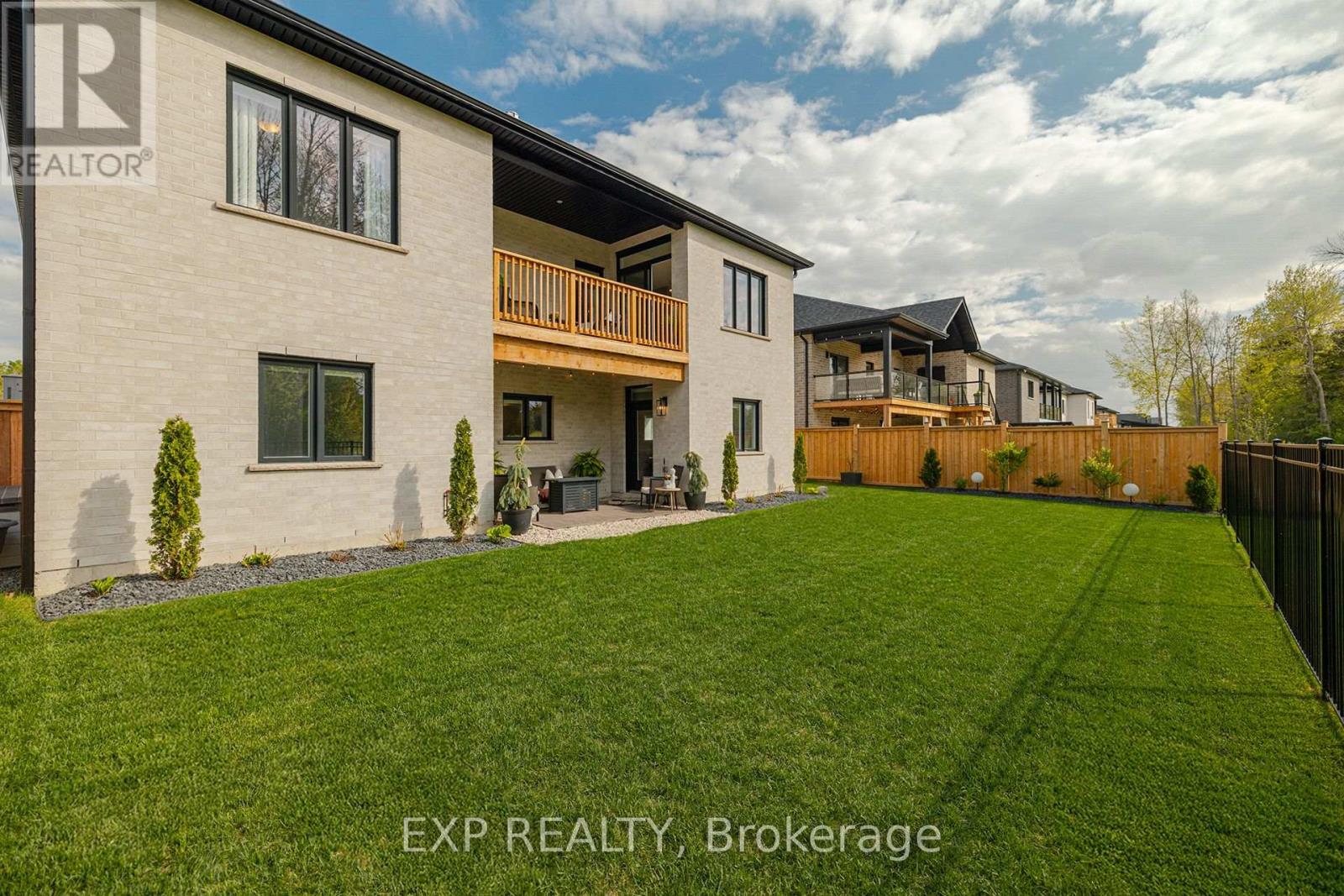 41 Gilmer Crescent, North Perth (Listowel), Ontario  N4W 0H3 - Photo 40 - X12391438
