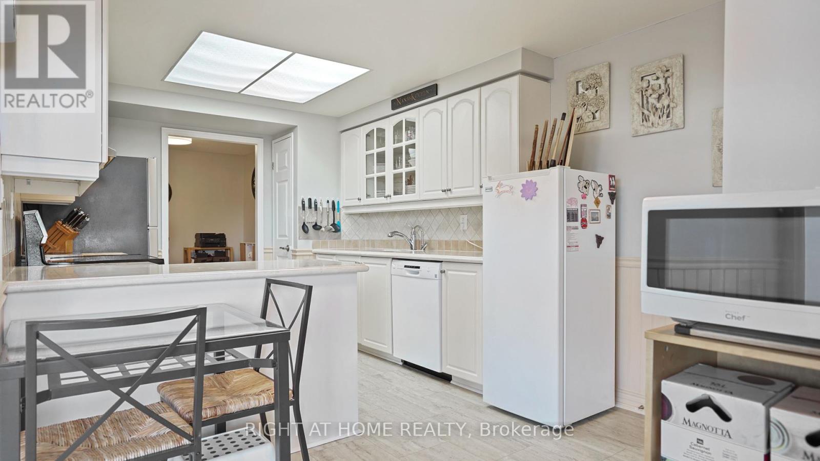 705 - 265 Westcourt Place, Waterloo, Ontario  N2L 6E4 - Photo 19 - X12391484