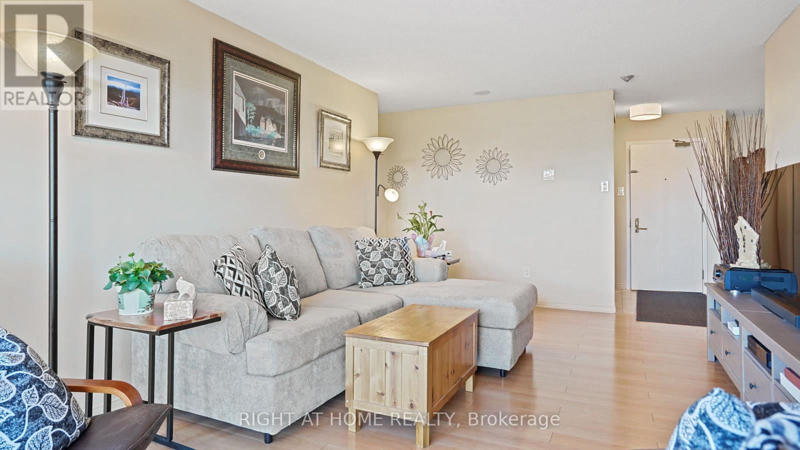 705 - 265 Westcourt Place, Waterloo, Ontario  N2L 6E4 - Photo 7 - X12391484