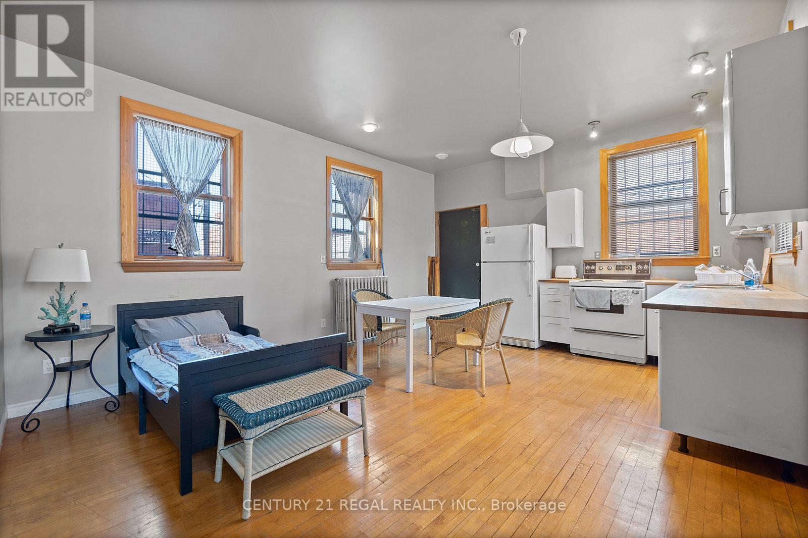 239 King Street E, Hamilton (Beasley), Ontario  L8N 1B6 - Photo 13 - X12391490