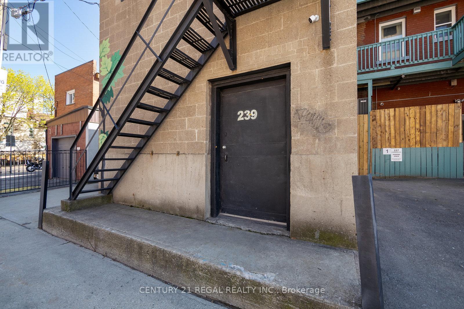 239 King Street E, Hamilton (Beasley), Ontario  L8N 1B6 - Photo 29 - X12391490