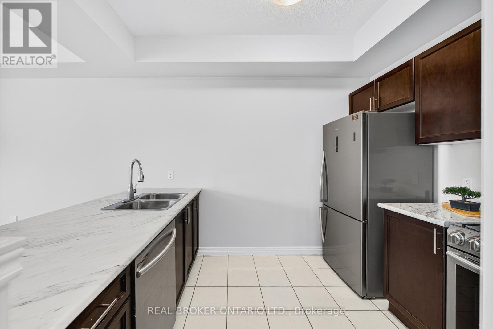 7 Ladybell Lane, Hamilton, Ontario  L0R 1P0 - Photo 7 - X12391507