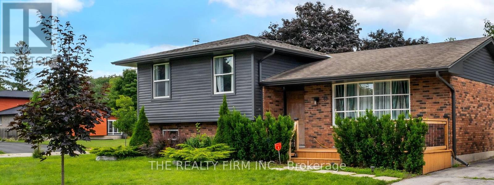 48 Devonshire Avenue, Tillsonburg, Ontario  N4G 4K9 - Photo 1 - X12391617