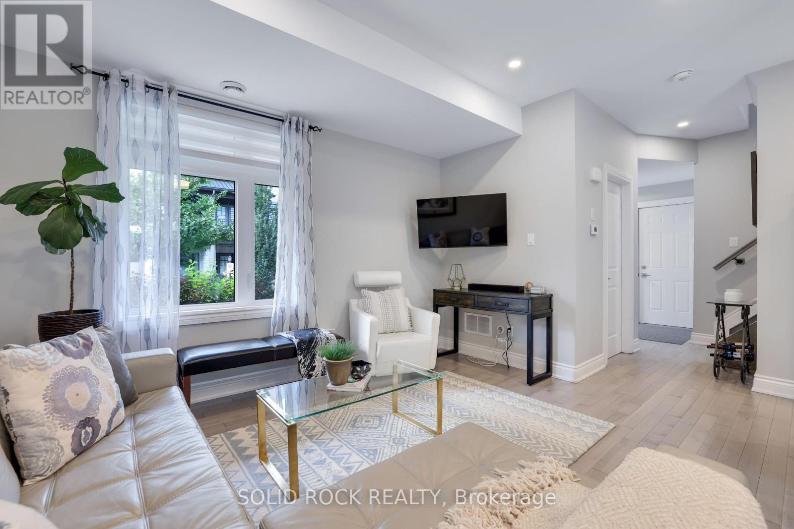 706 Reverie Private, Ottawa, Ontario  K2S 0T9 - Photo 4 - X12391623