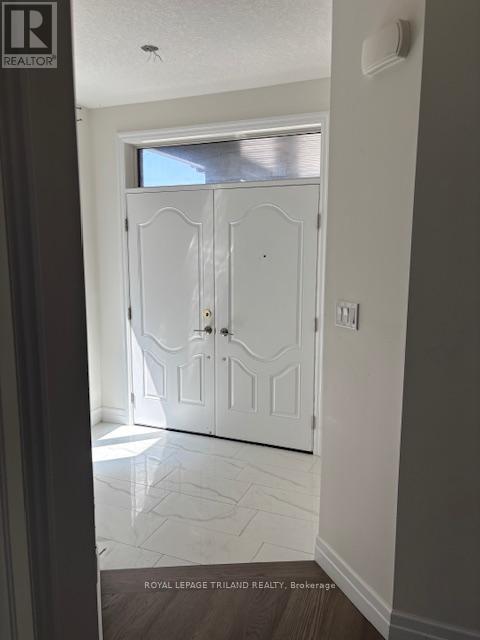 90 Knott Drive, London South, Ontario  N0L 0G5 - Photo 2 - X12391720
