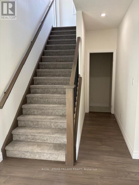90 Knott Drive, London South, Ontario  N0L 0G5 - Photo 3 - X12391720