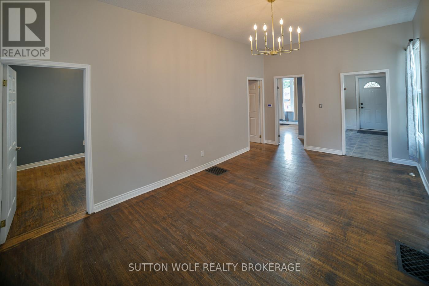 133 Oxford Street, Strathroy-Caradoc, Ontario  N7G 3A6 - Photo 10 - X12391760