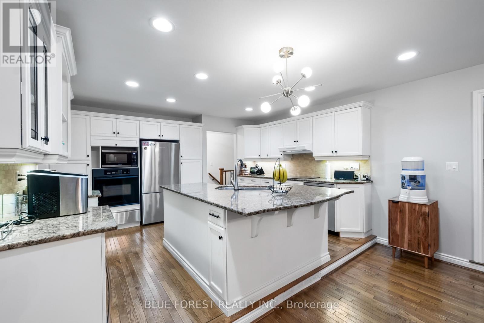 6977 Lambeth Walk, London South (South V), Ontario  N6P 1A5 - Photo 13 - X12391806