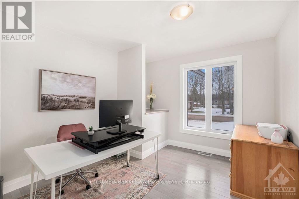 902 Munro Drive, Mcnab/braeside, Ontario  K7S 3G8 - Photo 9 - X12391696