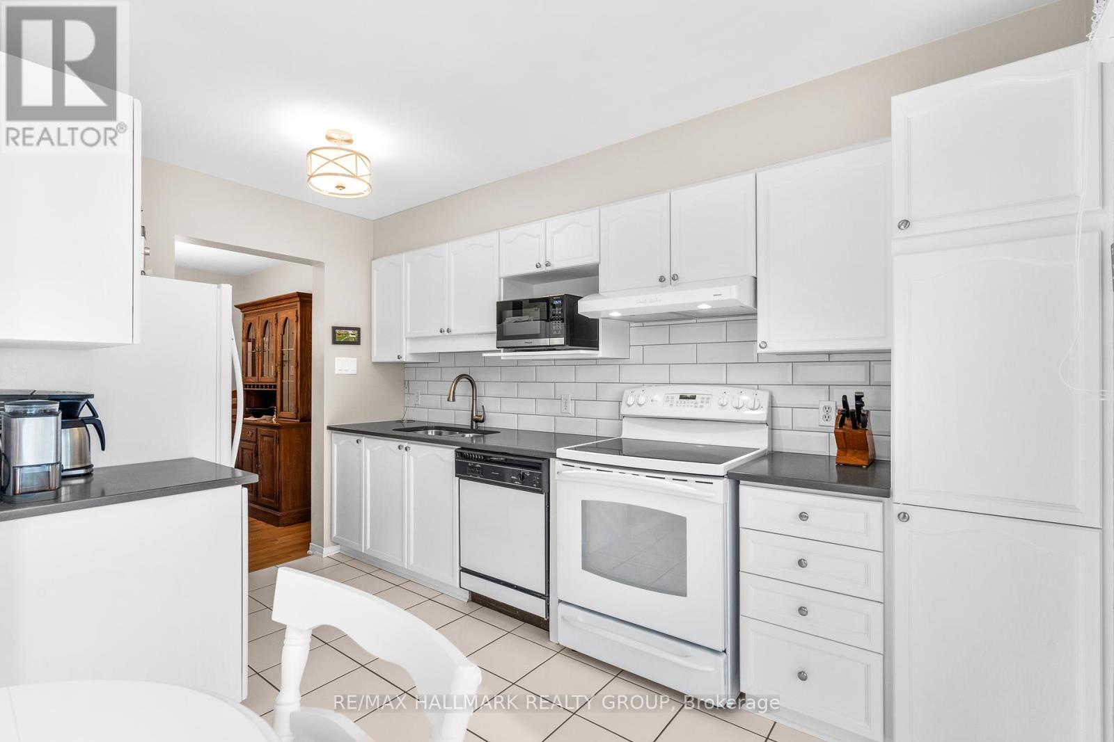 1567 Cedar Mills Road, Ottawa, Ontario  K1C 7L9 - Photo 12 - X12391705