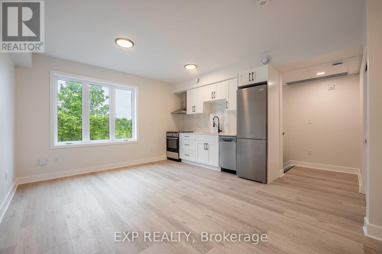 101 - 362 Lacasse Avenue, Ottawa, Ontario  K1L 7A9 - Photo 2 - X12391774