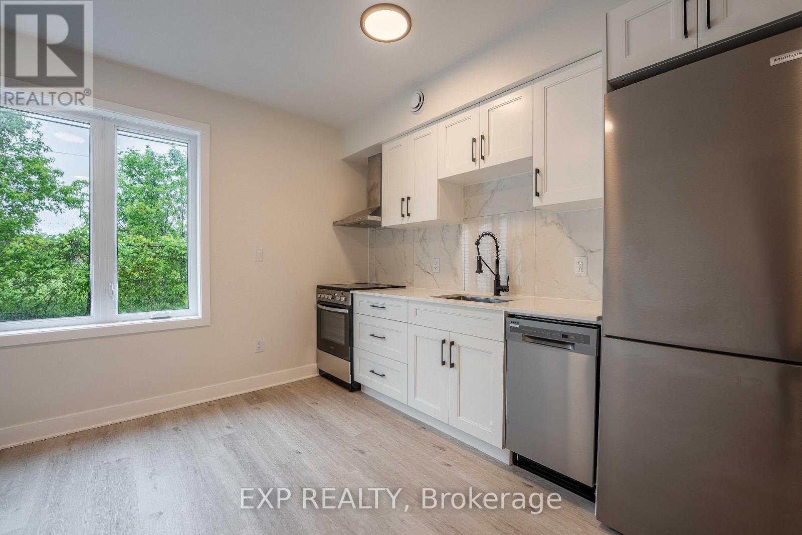 101 - 362 Lacasse Avenue, Ottawa, Ontario  K1L 7A9 - Photo 4 - X12391774