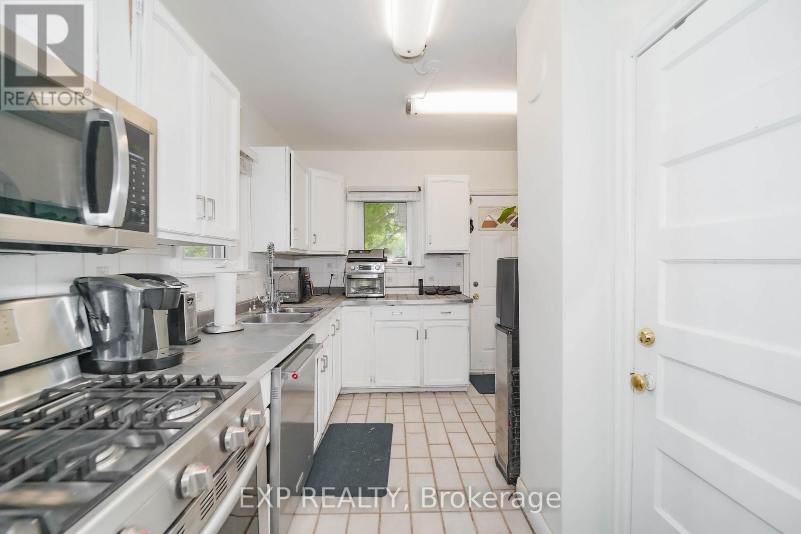 1331 St. James Avenue, Mississauga, Ontario  L5E 1J3 - Photo 38 - W12308565