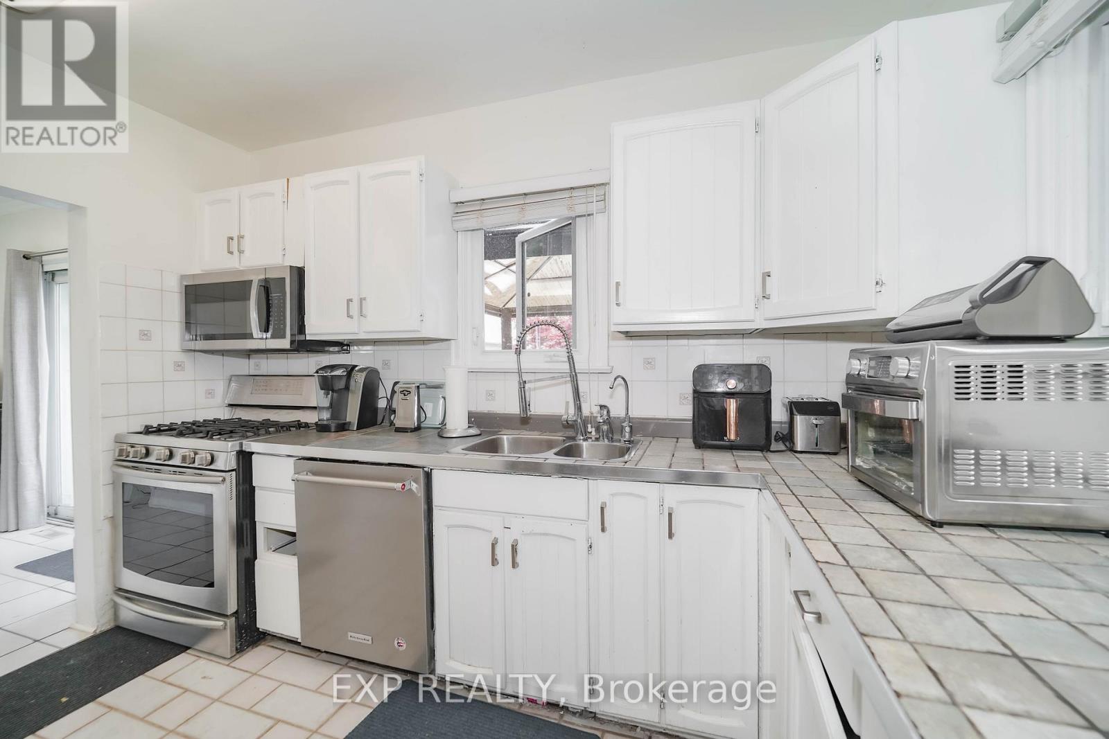 1331 St. James Avenue, Mississauga, Ontario  L5E 1J3 - Photo 40 - W12308565