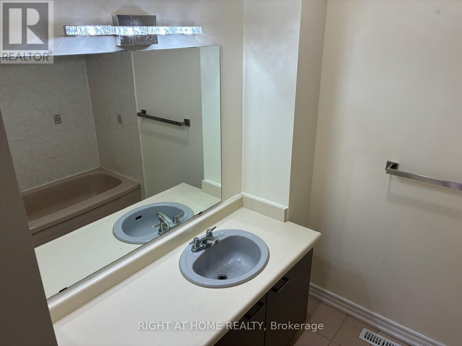 Main&2nd Floor - 29 Roxanne Crescent, Toronto, Ontario  M1V 4J5 - Photo 10 - E12391614