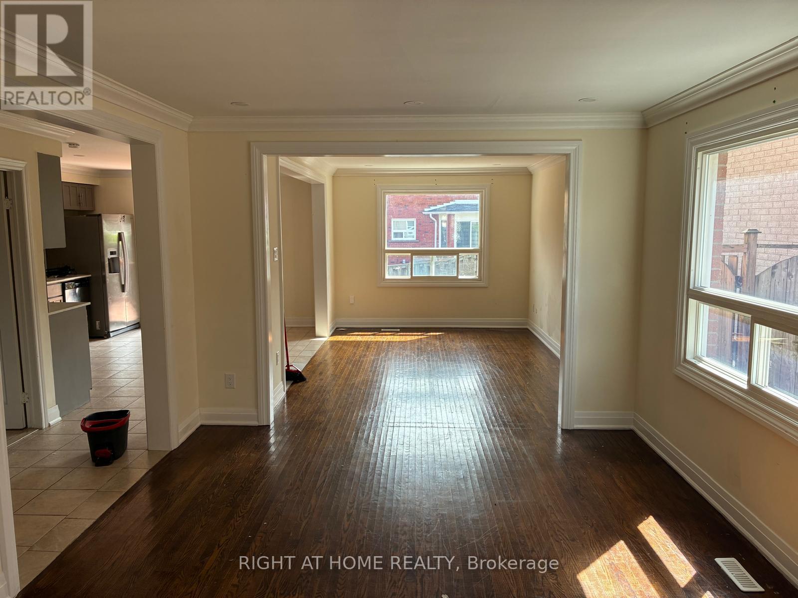 Main&2nd Floor - 29 Roxanne Crescent, Toronto, Ontario  M1V 4J5 - Photo 2 - E12391614