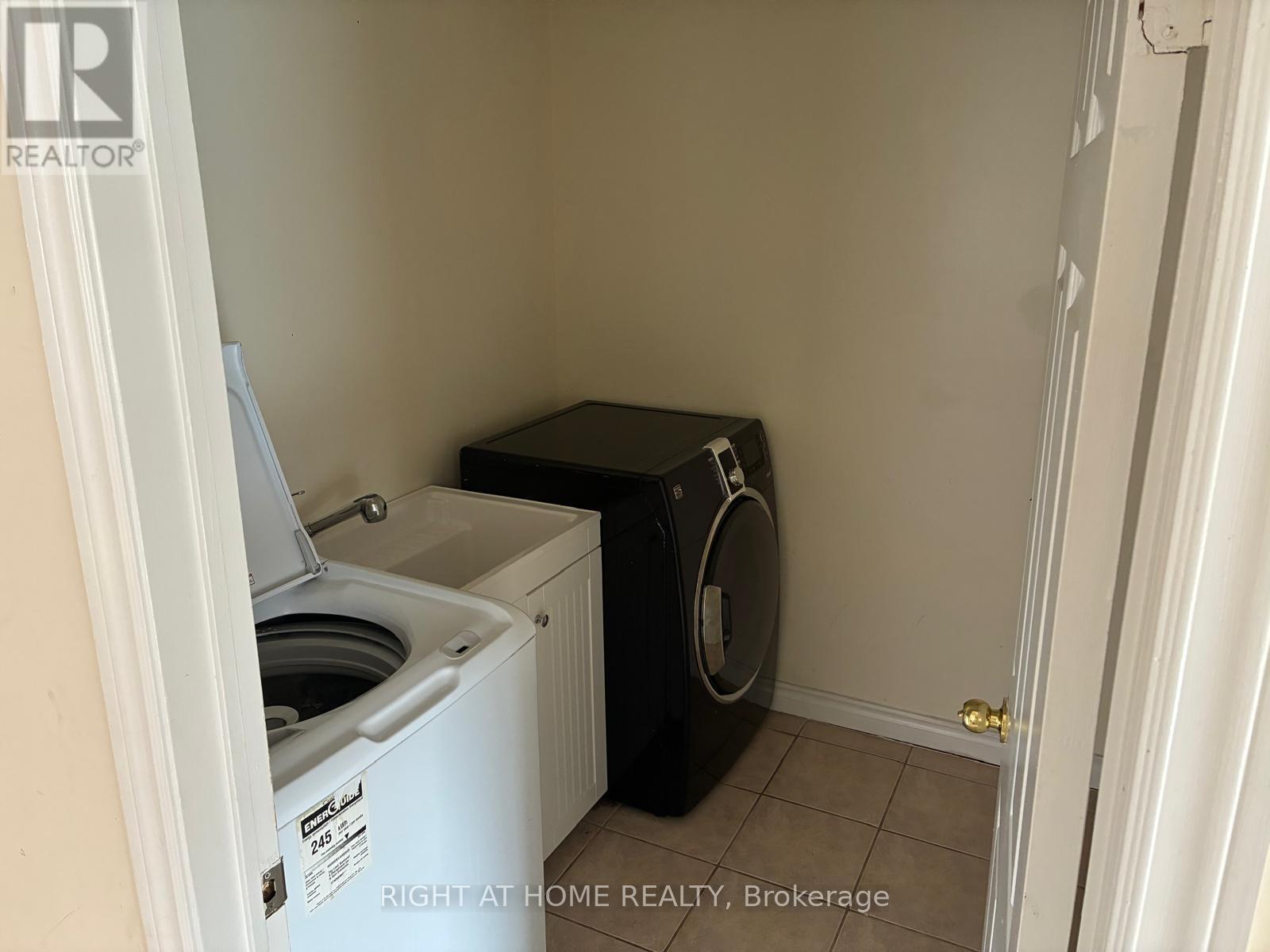 Main&2nd Floor - 29 Roxanne Crescent, Toronto, Ontario  M1V 4J5 - Photo 5 - E12391614