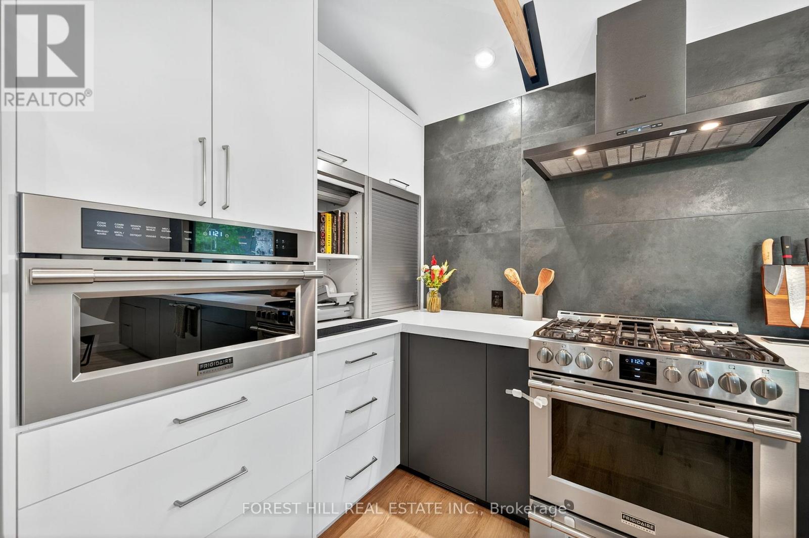 215 Main Street N, Newmarket (Bristol-London), Ontario  L3Y 9B1 - Photo 11 - N12391569