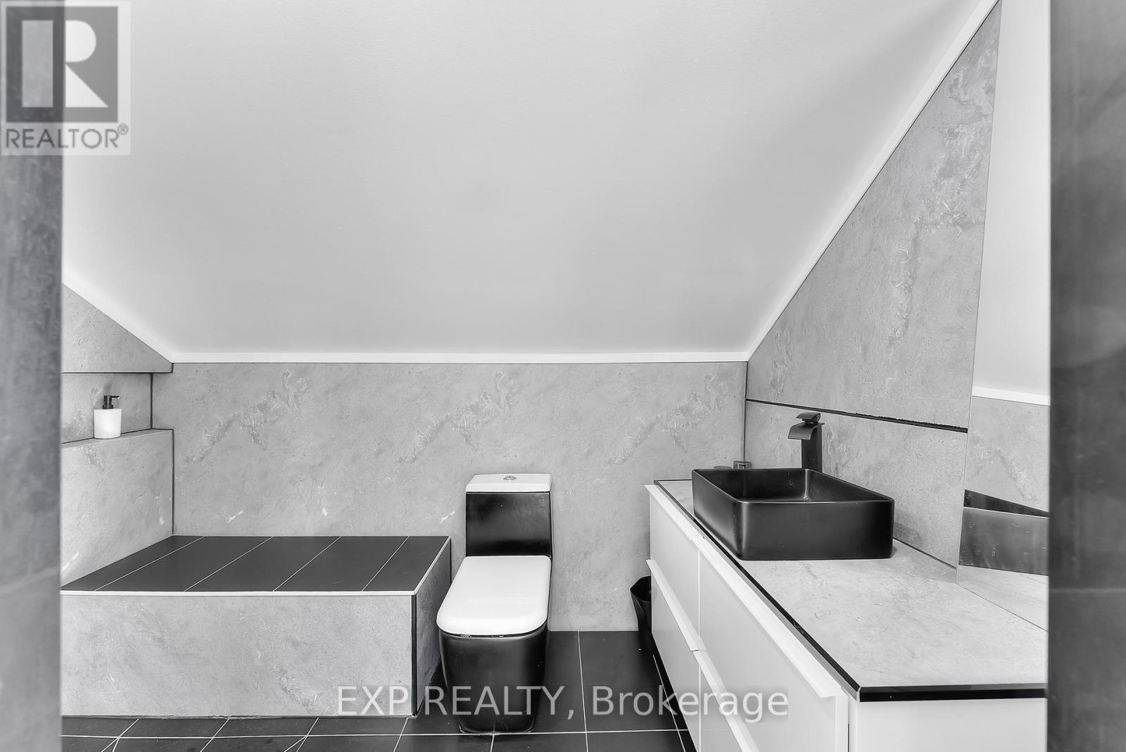 249 Wallace Avenue S, Welland, Ontario  L3B 1R7 - Photo 22 - X12391686