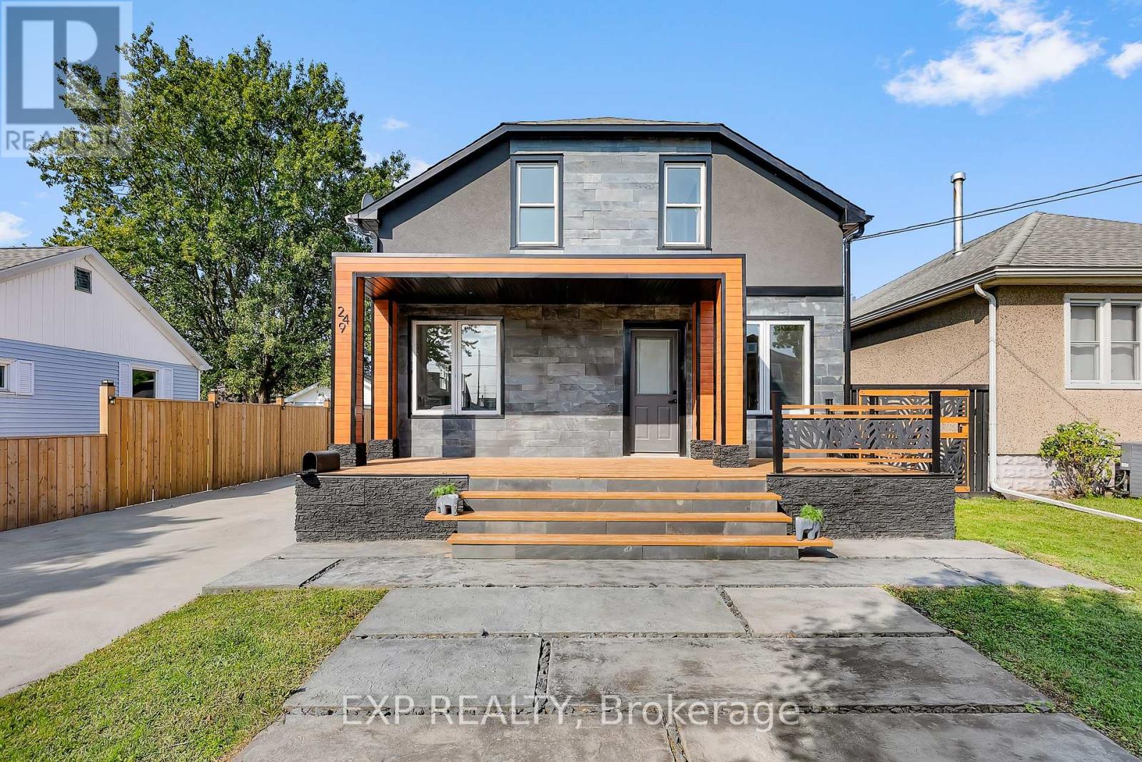 249 Wallace Avenue S, Welland, Ontario  L3B 1R7 - Photo 3 - X12391686