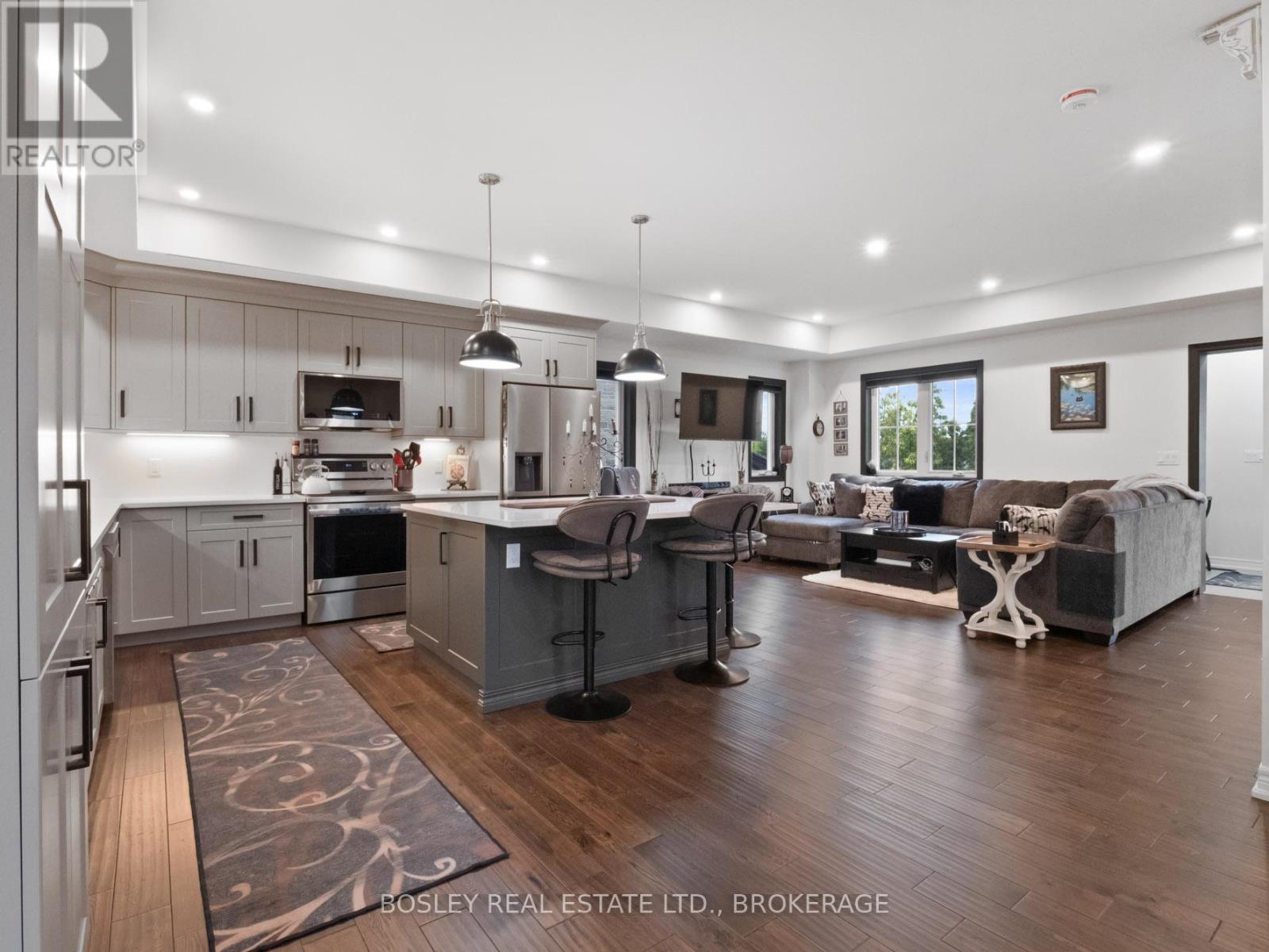 25 Haight Street, St. Catharines (Oakdale), Ontario  L2P 2M2 - Photo 2 - X12391708