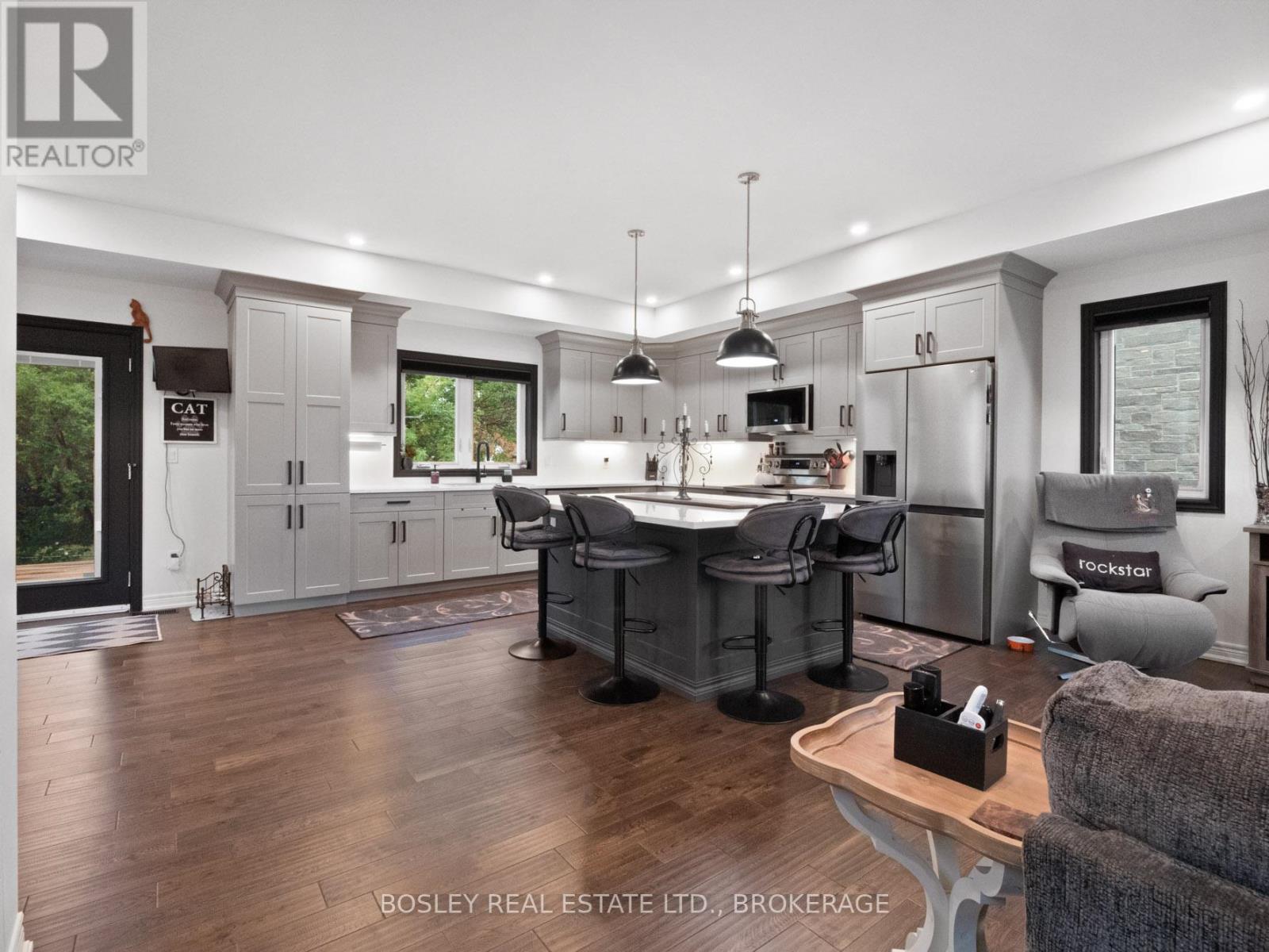 25 Haight Street, St. Catharines (Oakdale), Ontario  L2P 2M2 - Photo 8 - X12391708