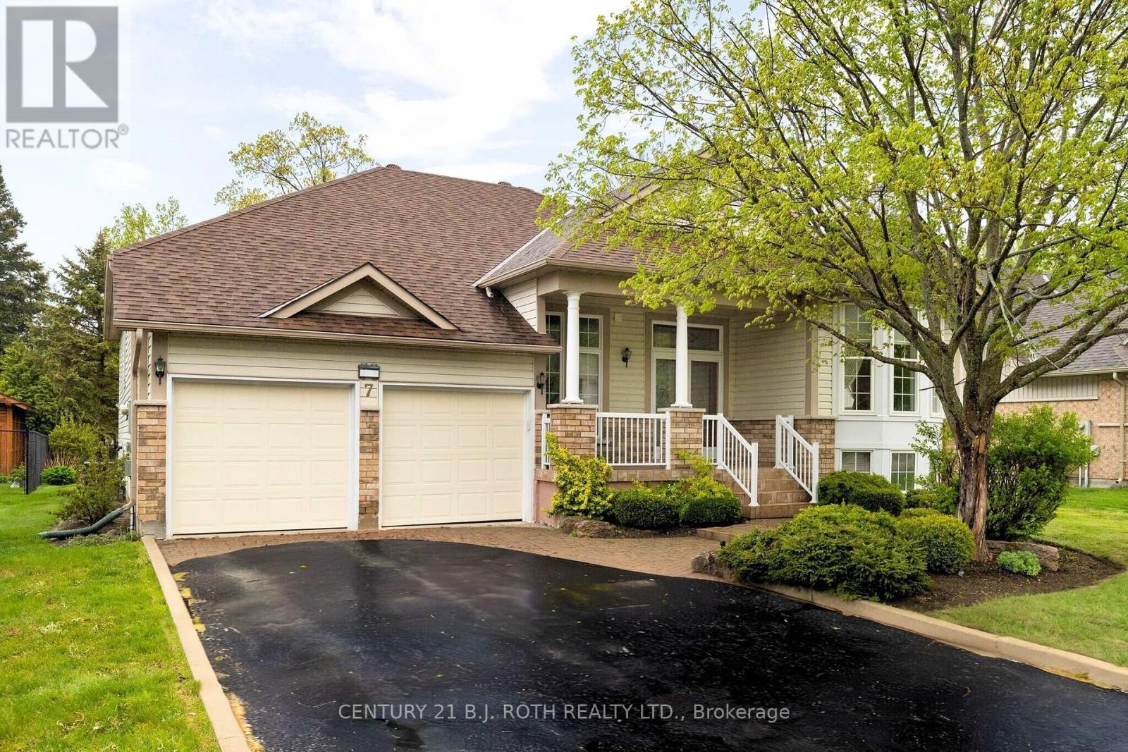 Property at 7 TRAILWOOD PLACE image 2