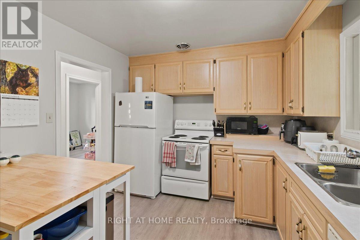 136 Langton Street, Peterborough, Ontario  K9H 6K2 - Photo 6 - X12391664