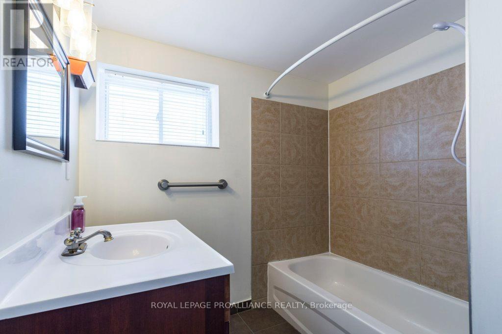 95 Grier Street, Belleville, Ontario  K8P 3A2 - Photo 18 - X12391671