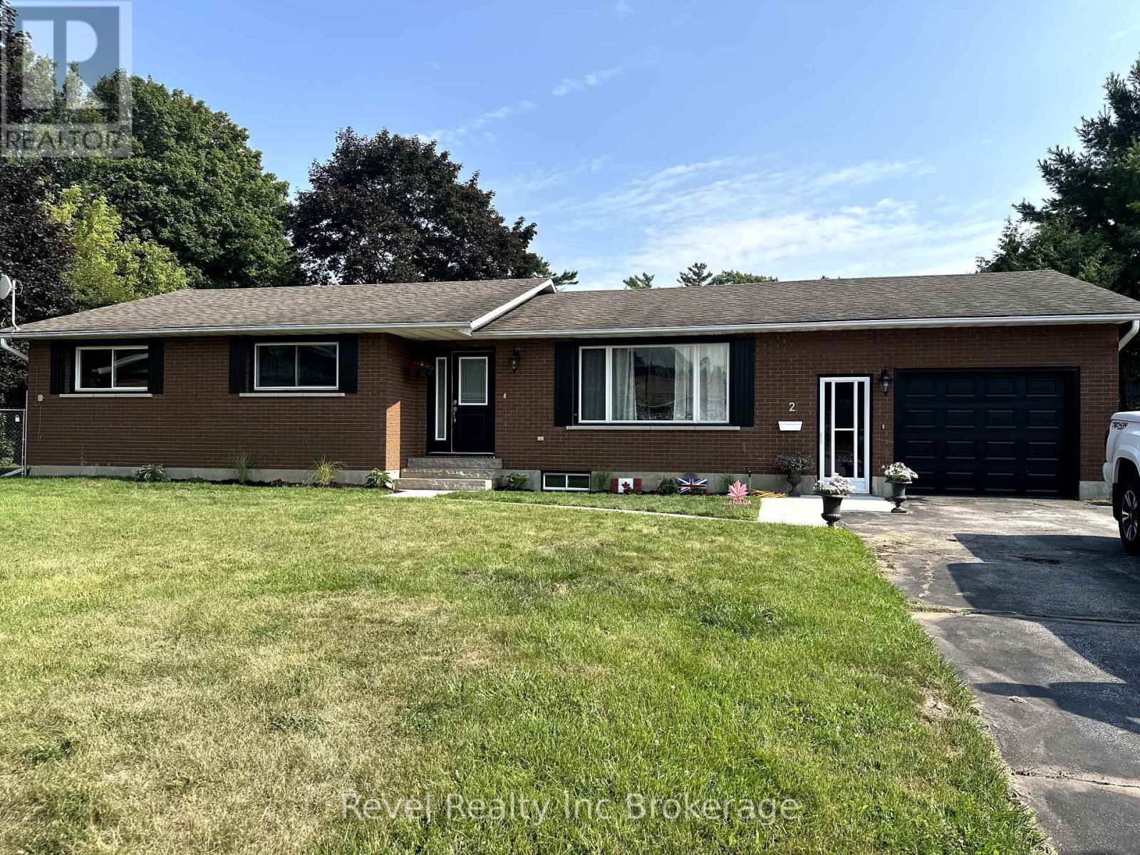 2 Richards Court, Tillsonburg, Ontario  N4G 2P5 - Photo 3 - X12391704