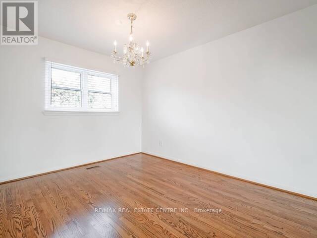 1723 Chalkdene Grove, Mississauga, Ontario  L4W 2C2 - Photo 10 - W12391536