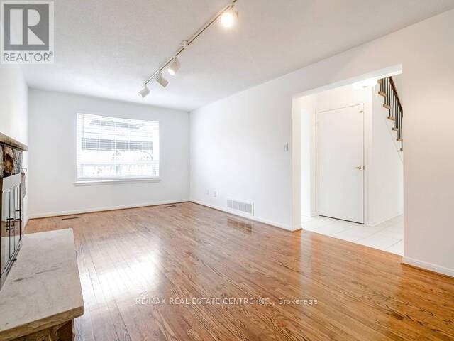 1723 Chalkdene Grove, Mississauga, Ontario  L4W 2C2 - Photo 13 - W12391536